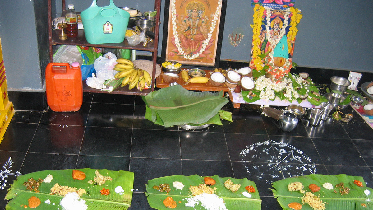Astrology: దేవుళ్ల  విగ్రహాన్ని తప్పుగా ఉంచితే ఇంట్లో నెగెటివ్ ఎనర్జీ పెరుగుతుంది... పూజ చేసిన ఫలితం ఉండదు.కష్టాలు తప్పవు...