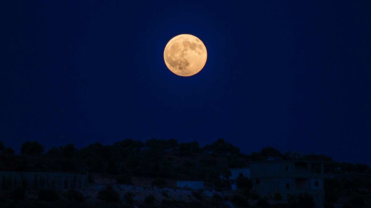 Strawberry Moon 2024 Date and Time: స్ట్రాబెర్రీ మూన్ తేదీ, సమయం ఇదిగో, బంగారు రంగులో చందమామ మెరిసిపోతూ కనిపించే రోజు, మొదటి పౌర్ణమి గురించి మరింత తెలుసుకోండి