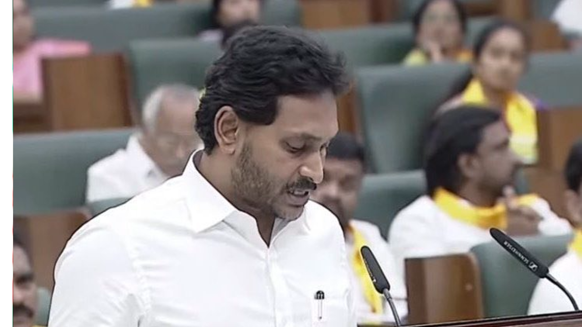 YS Jagan Swearing Video: వీడియో ఇదిగో, ఎమ్మెల్యేగా ప్రమాణ స్వీకారం చేసిన వైసీపీ అధినేత జగన్, రెండున్నరేళ్ల తర్వాత ముఖ్యమంత్రి హోదాలో సభలోకి చంద్రబాబు